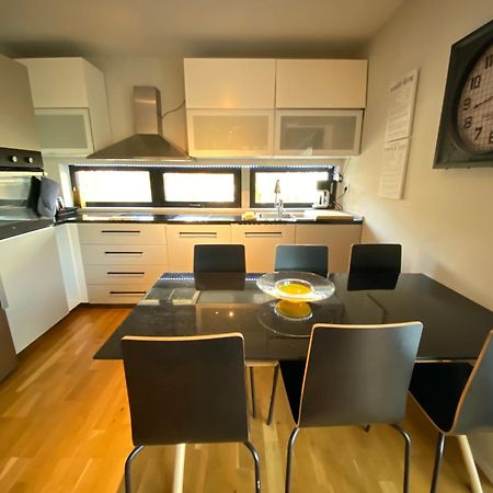 Townhouse On Arlanda Stockholm Metro Line - Easy Checkin Villa Sollentuna Bagian luar foto
