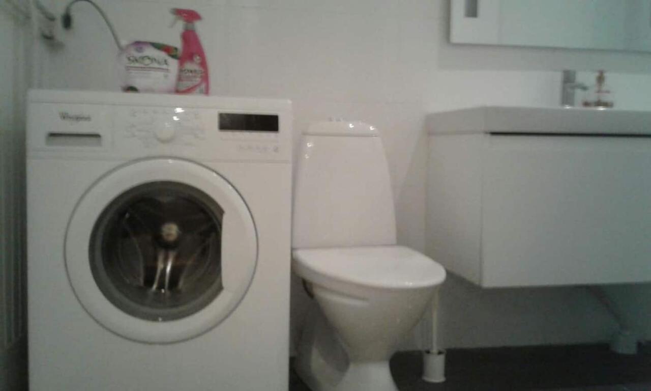 Townhouse On Arlanda Stockholm Metro Line - Easy Checkin Villa Sollentuna Bagian luar foto