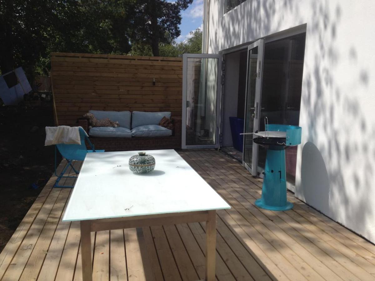 Townhouse On Arlanda Stockholm Metro Line - Easy Checkin Villa Sollentuna Bagian luar foto