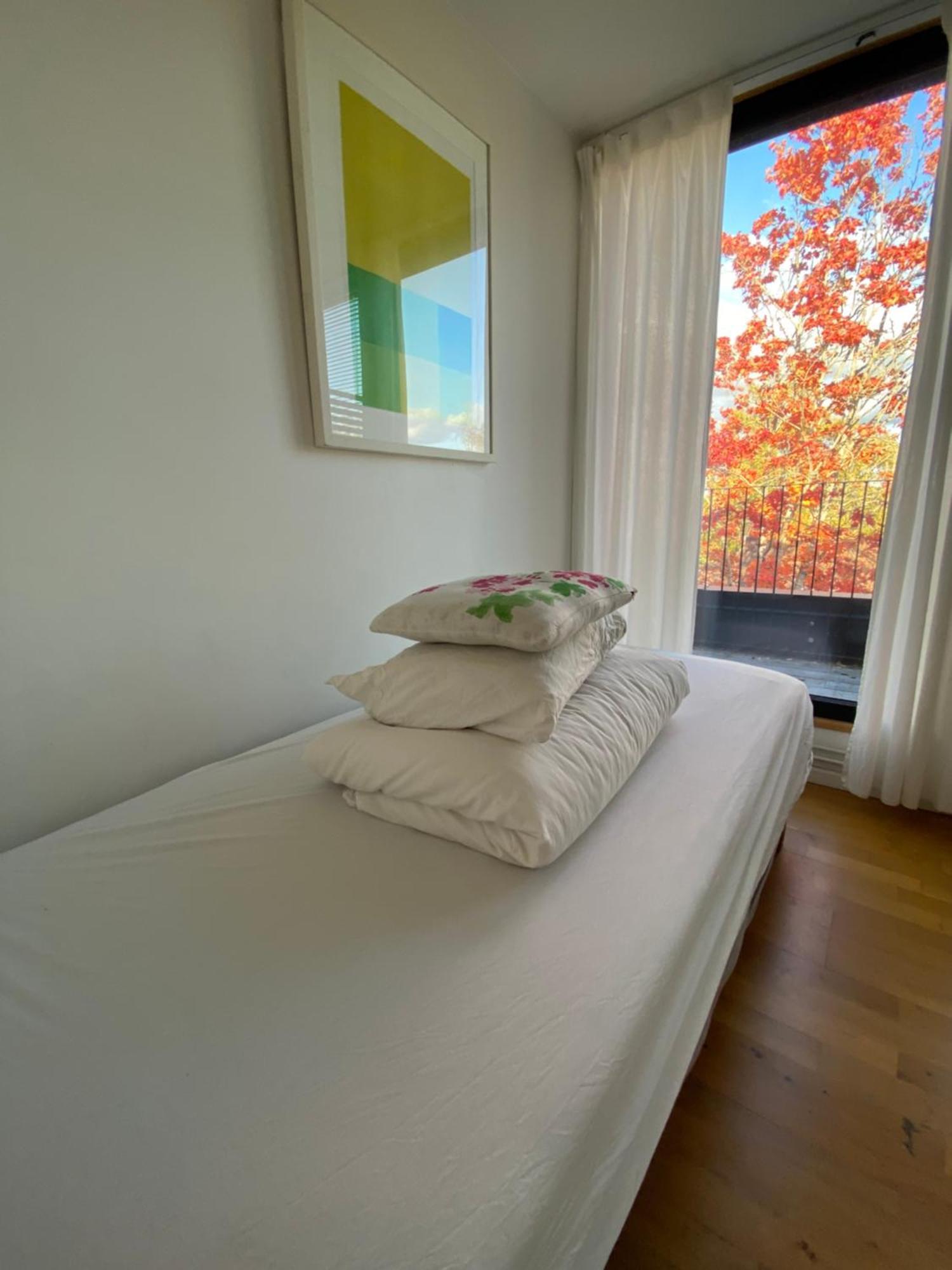 Townhouse On Arlanda Stockholm Metro Line - Easy Checkin Villa Sollentuna Bagian luar foto