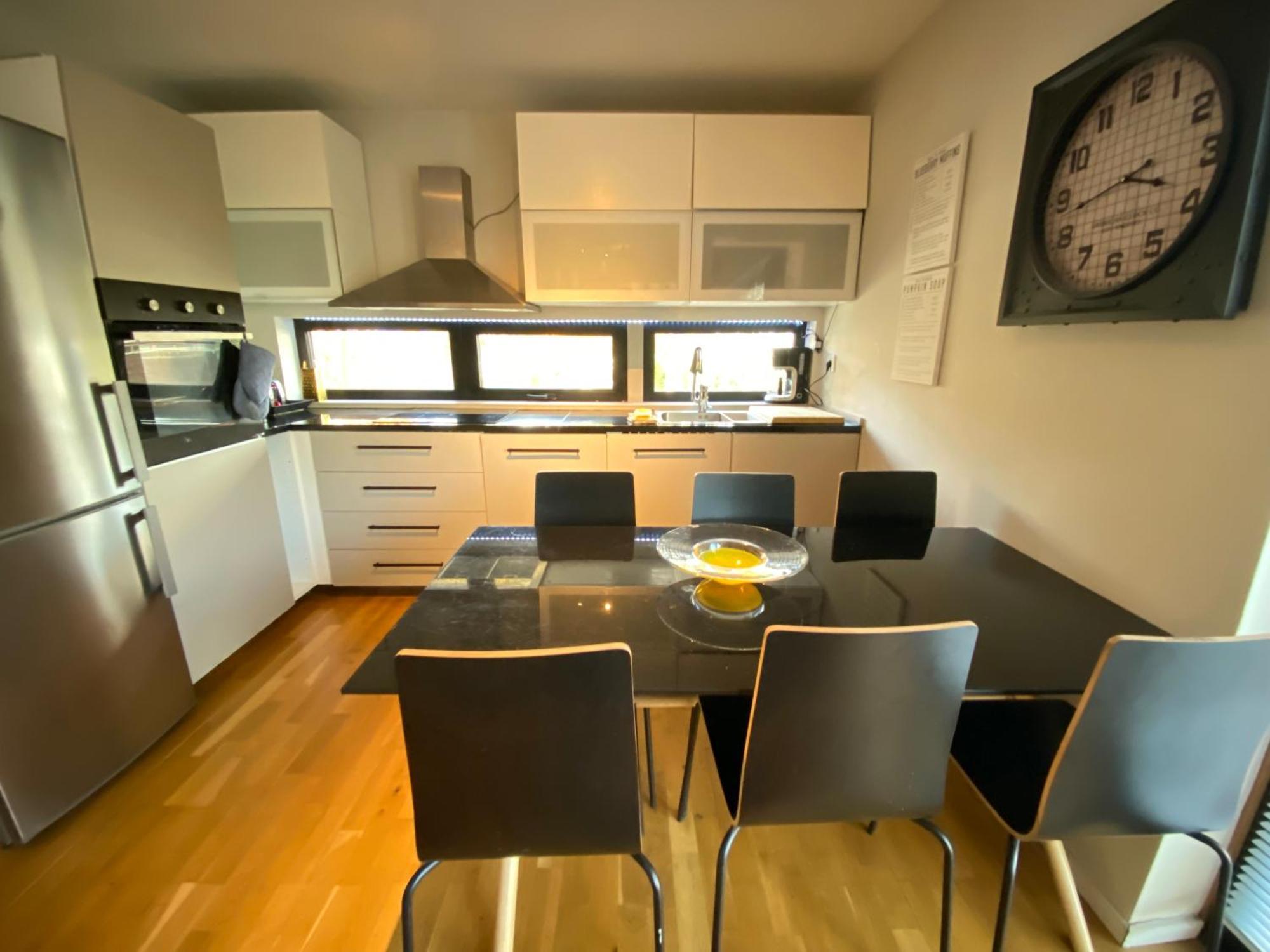 Townhouse On Arlanda Stockholm Metro Line - Easy Checkin Villa Sollentuna Bagian luar foto