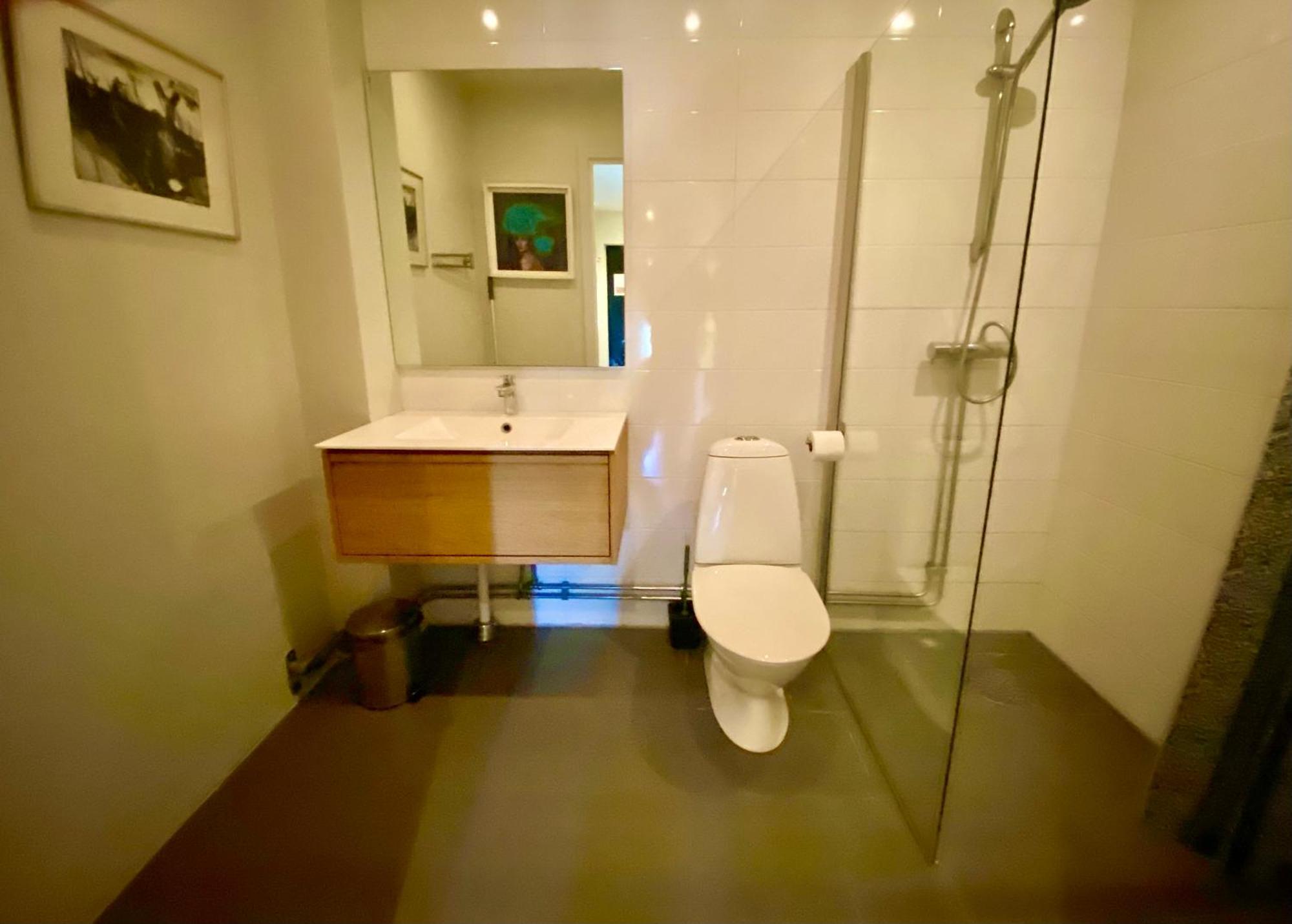 Townhouse On Arlanda Stockholm Metro Line - Easy Checkin Villa Sollentuna Bagian luar foto